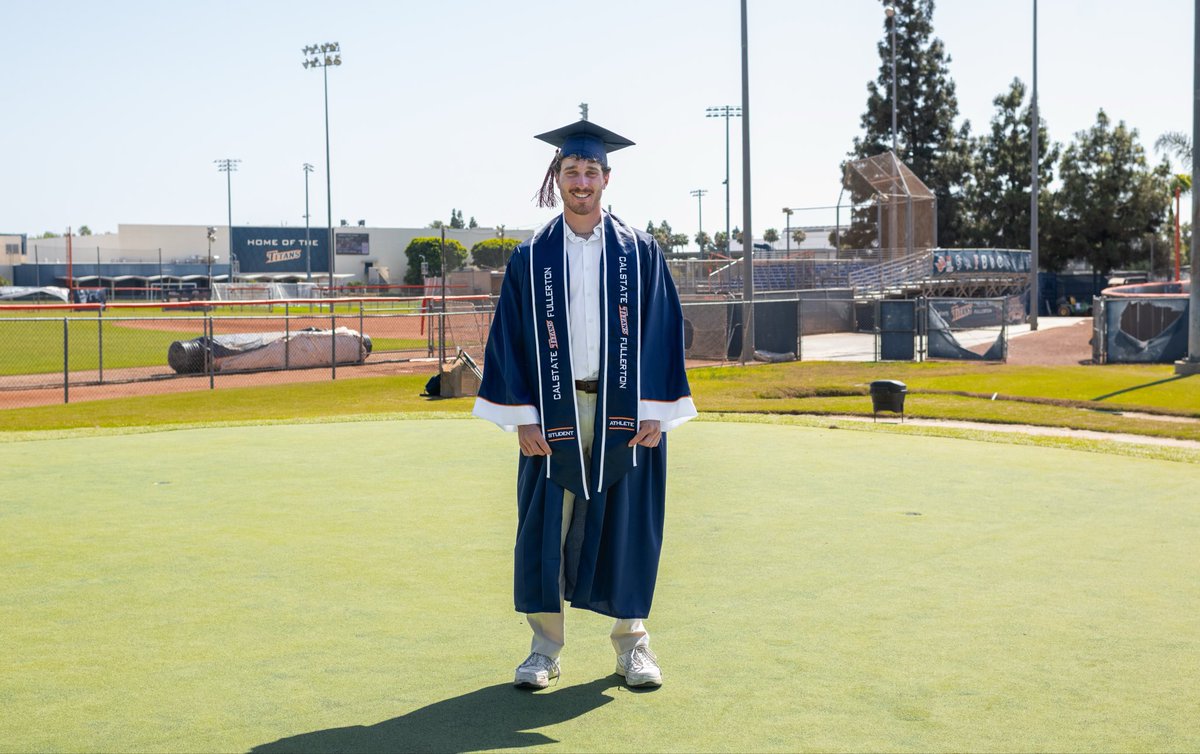 FullertonMGolf's tweet photo. Celebrating our amazing Titans on graduating 🎓

So incredibly proud of everything you’ve accomplished on and off the course.

#TusksUp https://t.co/T15JQOK6vf