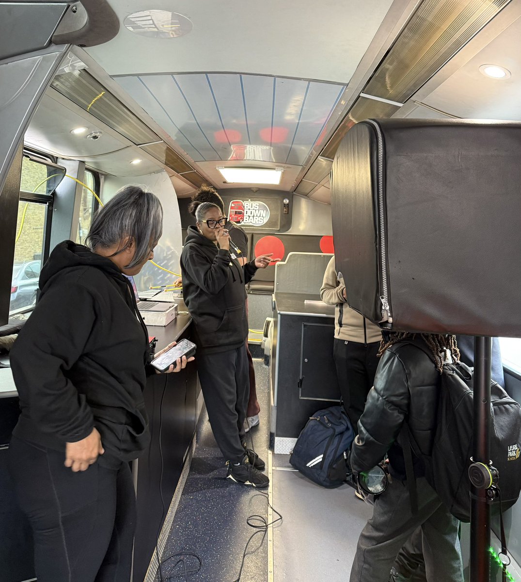 HaringeyLP's tweet photo. Today was the first day of #KnifeCrimeAwarenessWeek &amp; the @UnitedBorders bus parked up on Commerce Road. Our students were very interested to climb aboard &amp; meet the team. We’re looking forward to the bus joining us on Commerce Road each week. 🚌 @haringeyyouth #ThisIsAP https://t.co/C55KjbvVoA