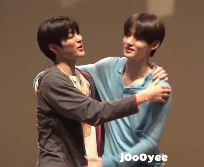 harumanyogi183's tweet photo. 🦊: keonho is my one and only friend
🐶: i'm happy that seonghyeon is in cortis https://t.co/8UKhbesbvf