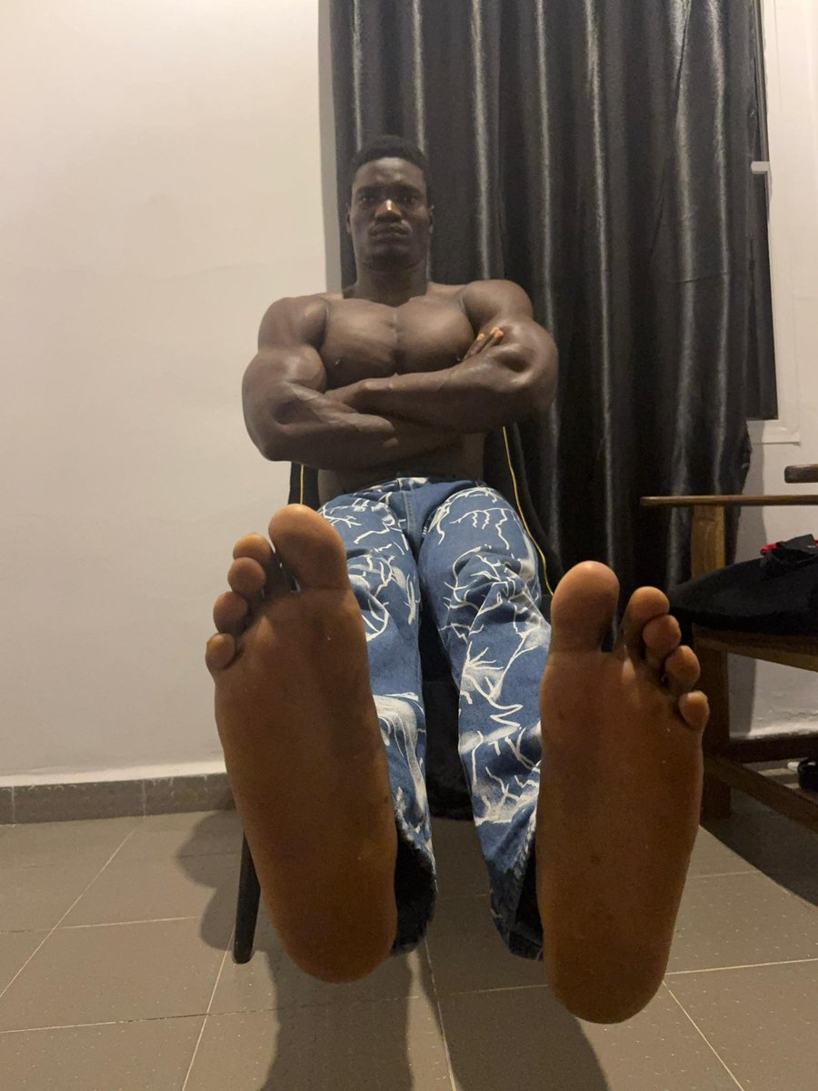 alphanigeriaa's tweet photo. Tell me what would you do with my feet white pu….sy 
#findom @PeakFindomRT #cashfag https://t.co/8vIwtIPetl