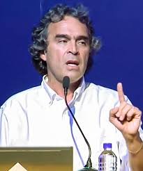 alvarogonzalezu's tweet photo. Ser realista no es transigir en los principios ni es votar por quienes marquen de primeros en las encuestas. Eso es ser faltón, faltón con uno mismo, con los hijos, con la realidad que se quiere para el país que uno quiere.
#FajardoPresidente https://t.co/YRHh71iqJ3