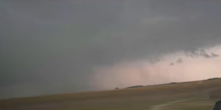 EWEWeather's tweet photo. Brief Tornado touched down near Cottage Hill, KS! https://t.co/oXlIKFM1Gl