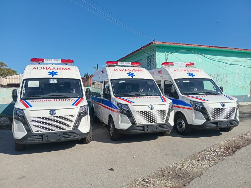 VanguardiaCuba's tweet photo. #Salud| 🚑 Recibe #VillaClara  6 nuevas ambulancias para los servicios de Urgencia y Emergencias médicas. 
Optimizar su uso y brindar un servicio de calidad es el reto. 

📷 Dr. Yandry Alfonso Chang.

🇨🇺🇨🇺🇨🇺 https://t.co/r4irCwWgYI