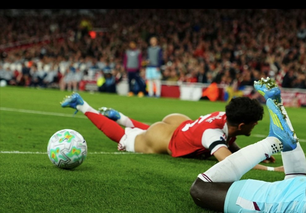 goofy_strikes's tweet photo. Writing
Can we get a Hincapié statue outside the Spurs stadium for that slide alone? 😭👏

#Arsenal #COYG #Hincapie #AFC #ARSBUR https://t.co/shIDE0qFiP