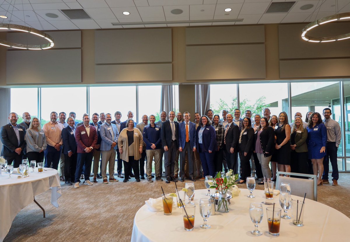 RepDustyJohnson's tweet photo. I talked with employees of American Bank &amp; Trust about the impact year-round E15 would have for South Dakota, my work to improve the Postal Service, the Farm Bill, and the importance of economic growth. Thanks for having me! https://t.co/tPdgVzO9S9