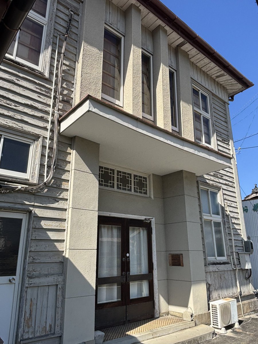 西阿波旧郵便局舎巡り〜 旧三加茂郵便局。 正面のデザインは昭和初期の