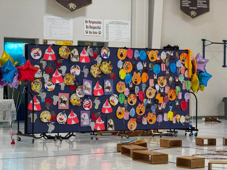 _GoCougars_'s tweet photo. The Kindergarten Circus came to town and we wanted to give a big THANK YOU to our Highland PTO for their support! They made sure each circus participant went home with a balloon! Thank you!😊 https://t.co/Rcyi8iuYOX