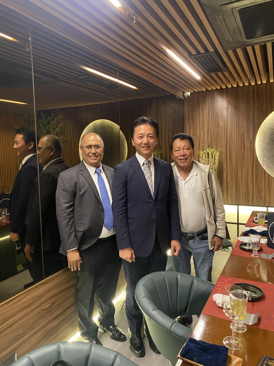 seohidetoshi's tweet photo. 再びセブに。
今回は、日比国交正常化70周年の記念事業にもなった3万人来場の盆踊りにも参加！
過去の対戦で多くの方が亡くなられた地で、日本とフィリピンの方々が一緒に盆踊りをしていることに平和の有り難さを感じます。
また、Tuburan市長とASEANアーキテクツとお会いし楽しい時間を過ごしました！ https://t.co/k7jbdsGxyq