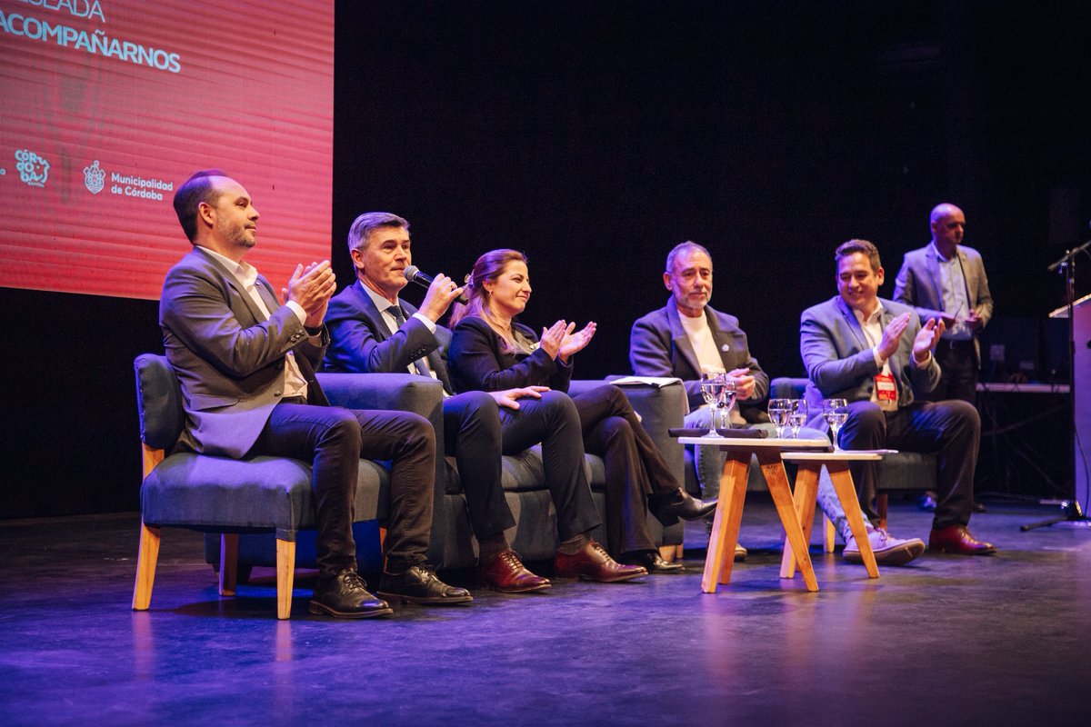 MartinSimonian5's tweet photo. 🗣️ Acompañamos al Intendente @PasseriniOk en la apertura del 1º #CongresoArgentino sobre la #SoledadNoDeseada, un espacio que invita a reflexionar y construir juntos distintas herramientas de acompañamiento.

Esta iniciativa impulsada por el #IPLAMU reunirá durante dos jornadas a especialistas locales e internacionales que disertarán y presentarán diversos casos de estudio.

En #CórdobaCapital no hacemos oídos sordos a estas problemáticas que afectan silenciosamente a nuestra comunidad y seguimos trabajando para replicar estas técnicas a nivel nacional, porque creemos que lo bueno se comparte. 💪🏼
