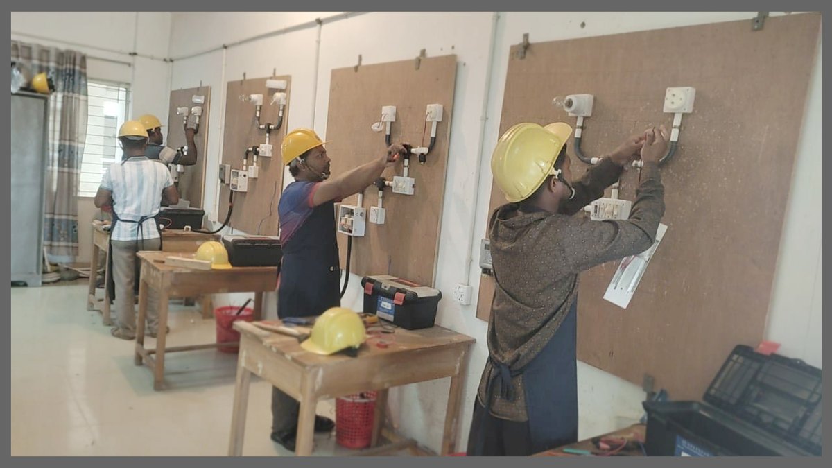 Raiserproject's tweet photo. প্রবাসী কল্যাণ সেন্টার, ঠাকুরগাঁও এর উদ্যোগে কারিগরি প্রশিক্ষণ কেন্দ্র, পঞ্চগড় এ “ইলেকট্রিক্যাল” ট্রেডে প্রশিক্ষণ চলমান রয়েছে।
প্রশিক্ষণের মাধ্যমে প্রশিক্ষণার্থীরা আধুনিক প্রযুক্তিনির্ভর কারিগরি দক্ষতা অর্জন করে আত্মকর্মসংস্থান ও কর্মসংস্থানের সুযোগ সৃষ্টি করতে সক্ষম হবে। https://t.co/Vowk5aZ9ru