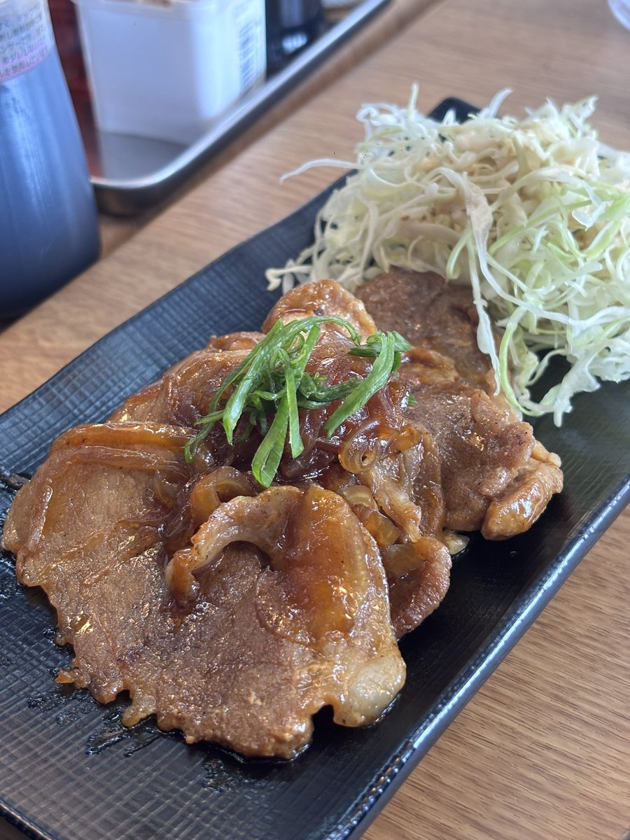 loui3f4undo's tweet photo. sana wag po muna mamatay may ari nitong Japanese resto na to 🥹 tatlo inorder namin (may curry rice pa) at miso soup tapos 450 lang bill https://t.co/5yqpqYp9rn