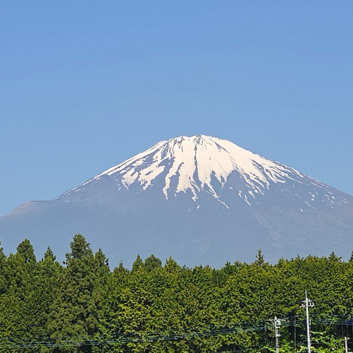gotenbasakura's tweet photo. 今日の富士山🗻
天気がいいのも今日までで
明日からは下り坂らしい
雨降りから梅雨入りとかに
なっていくのかな～

＃富士山　
＃御殿場　
＃ウォーキング https://t.co/KPRrLLClxC