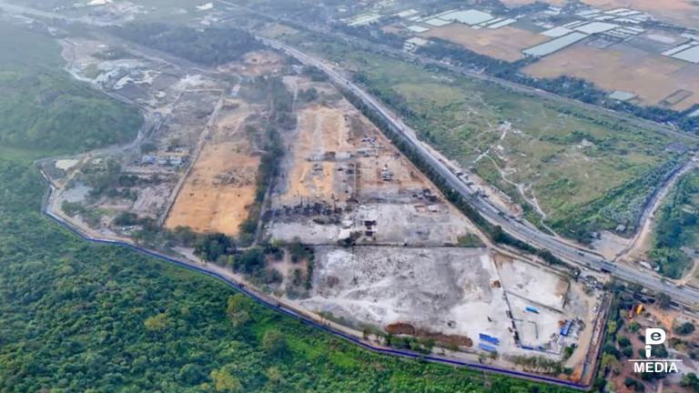PEMKerala's tweet photo. Assam shelves satellite township survey near Tata Semiconductor project after tribal protests

The Assam government on May 18 halted an ongoing survey for a proposed satellite township near the upcoming Tata semiconductor project in Morigaon…

https://t.co/Jd5gd3jXen https://t.co/HbLyWFFRaG