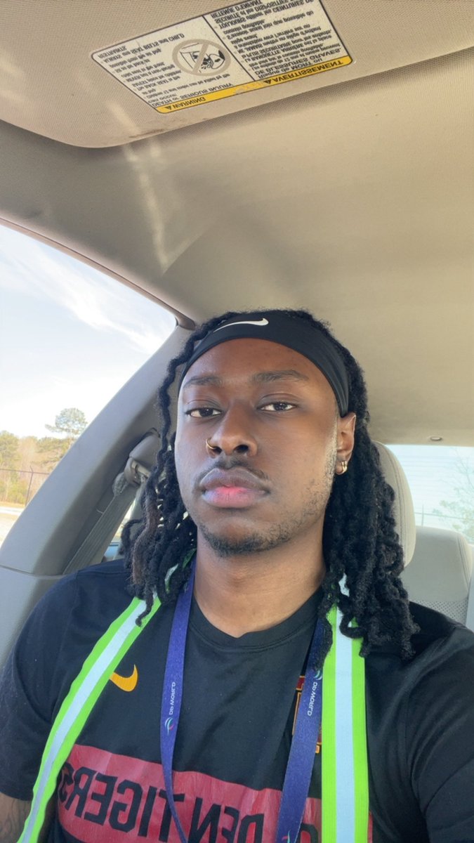 JonWavvy's tweet photo. Ion post my face enough so 🚮 https://t.co/T4z1YOsjOf
