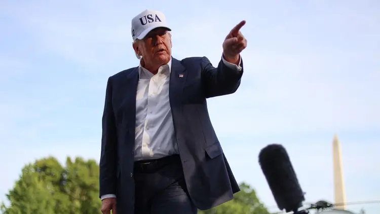 MarioNawfal's tweet photo. 🇮🇷🇸🇦🇶🇦🇦🇪 The Gulf states just demanded the U.S. stand down because they're scared of Iranian retaliation on their own oil infrastructure

Per Axios, Trump spoke with the leaders of Saudi Arabia, Qatar, and the UAE in the 24 hours before he called off the attack on Iran. 

The unified Gulf message per a U.S. official: 

"Give negotiations a chance because if you hit Iran, we will all pay the price for it."

A second source: Trump told hawkish allies the three leaders made clear "they don't want their oil and energy facilities blown up" in potential Iranian retaliation.

Iran's military capability remains intact enough that Riyadh, Doha, and Abu Dhabi will not risk a second round.