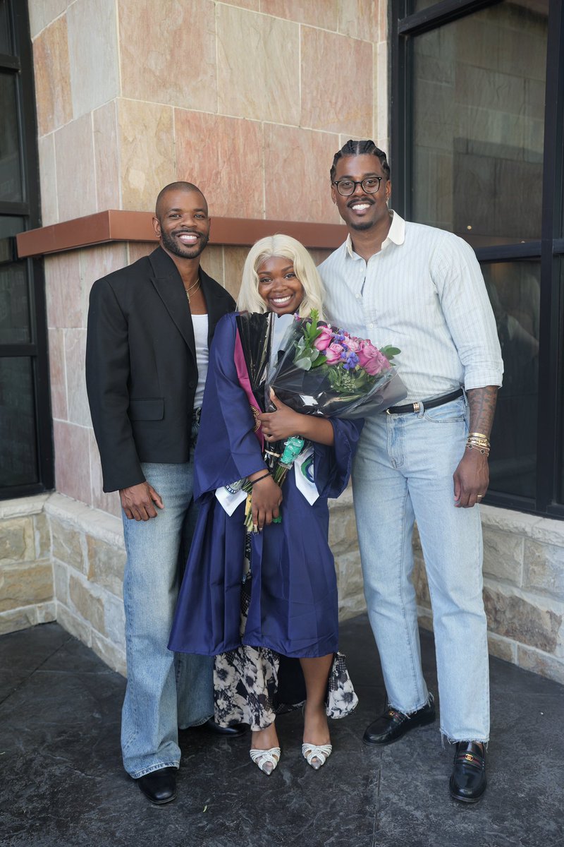 jermellesimon's tweet photo. Our “big mamma”  graduated today. 🎉🎉😫😫🥹🥹🎉Congratulations Jordyn! https://t.co/l9qjh2GXq7