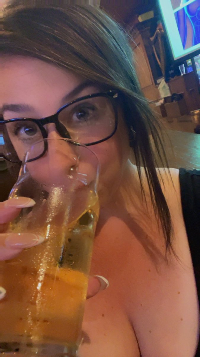 Samantha Dear🍍 tweet media