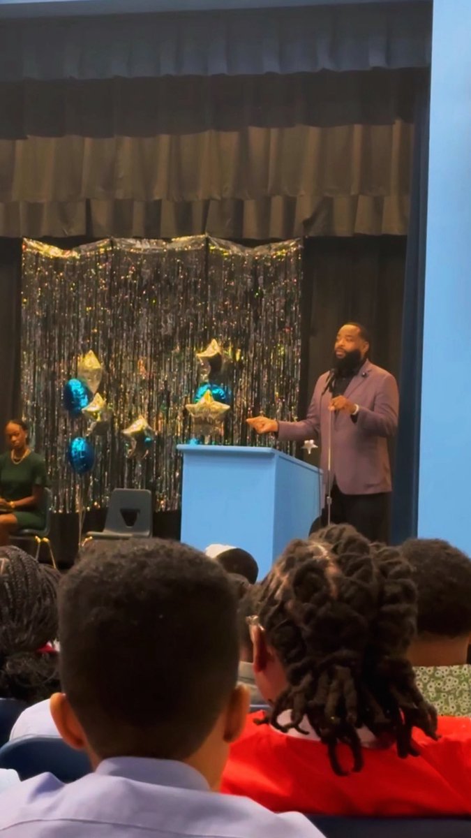 Shep71's tweet photo. Special moment being asked to give the Keynote Speech for the 5th grade scholars of  Phillis Wheatley Elementary as they move on to Middle School‼️ Spoke to them about holding on to Dreams, Purpose, & Faith. Thank YOU for allowing me to return HOME 🥹#ShepInspires #KeepTheChange #LeaderSHEP #Commencement