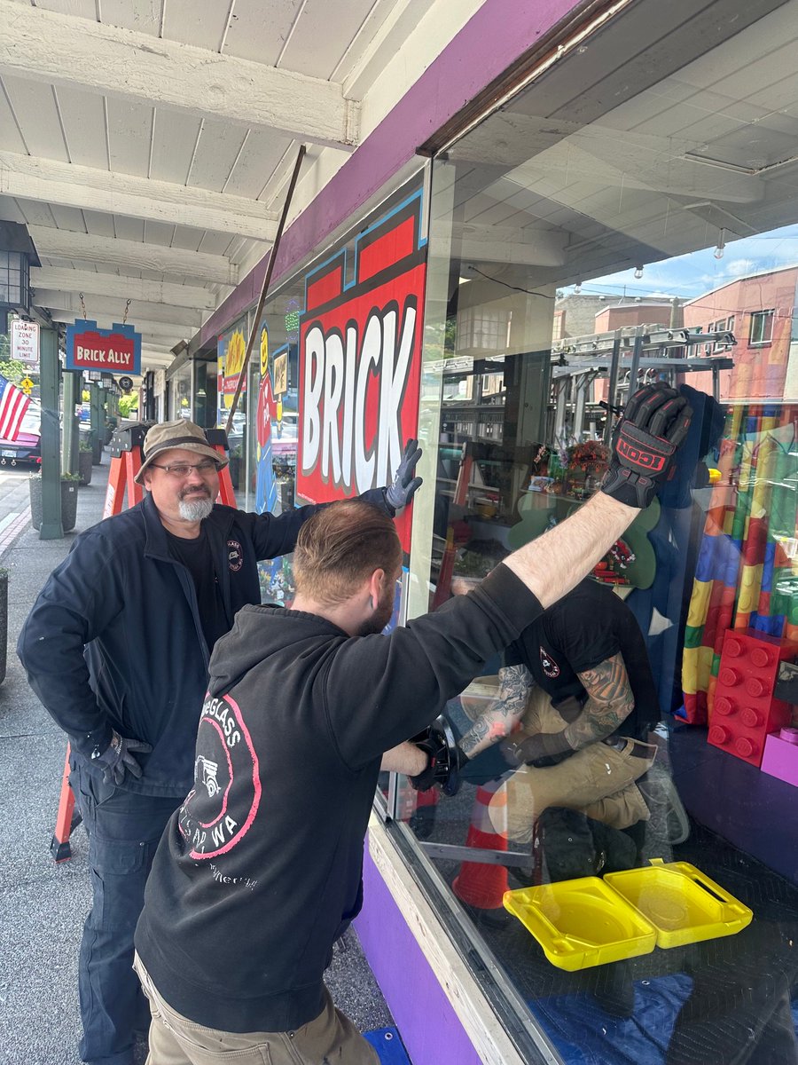 valueGLASS's tweet photo. Today, we helped Brick Alley bounce back from vandalism! 💪 Grateful to support local businesses. 

No corporate nonsense—just locals helping locals! 

#ValueGlass #BrickAlley #SupportLocal #NeighborsHelpingNeighbors #PortOrchard #KitsapCounty #CommunityFirst https://t.co/kOfqnYIhTR