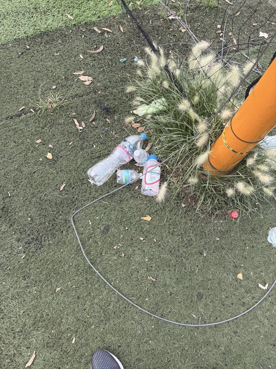 edhpre's tweet photo. Contrario a lo que la alcaldesa de @AzcapotzalcoMx  @NancyNunezmx 
fomenta con respecto al desarrollo del deporte en Azcapotzalco, la pista de atletismo está secuestrada y la cierran para hacer torneos privados o grabar comerciales, alguien no está siguiendo sus instrucciones https://t.co/OdhO0hFnkW