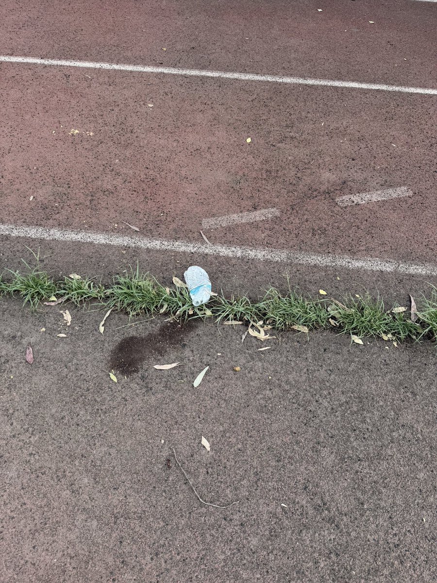 edhpre's tweet photo. Contrario a lo que la alcaldesa de @AzcapotzalcoMx  @NancyNunezmx 
fomenta con respecto al desarrollo del deporte en Azcapotzalco, la pista de atletismo está secuestrada y la cierran para hacer torneos privados o grabar comerciales, alguien no está siguiendo sus instrucciones https://t.co/OdhO0hFnkW