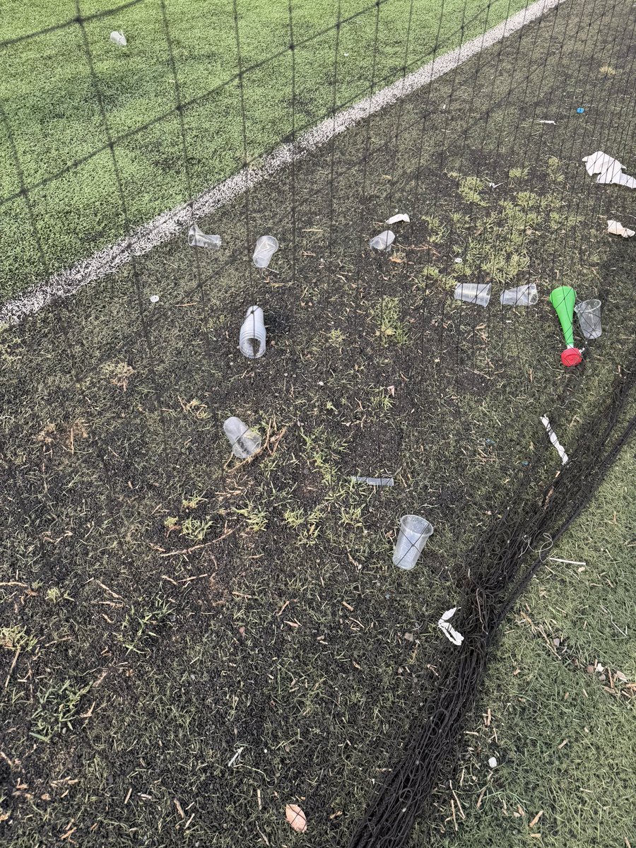 edhpre's tweet photo. Contrario a lo que la alcaldesa de @AzcapotzalcoMx  @NancyNunezmx 
fomenta con respecto al desarrollo del deporte en Azcapotzalco, la pista de atletismo está secuestrada y la cierran para hacer torneos privados o grabar comerciales, alguien no está siguiendo sus instrucciones https://t.co/OdhO0hFnkW