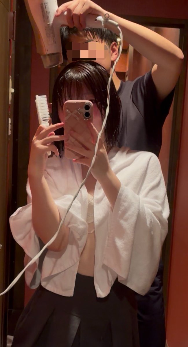io46hs's tweet photo. 昨日は彼氏とホテルに♡

え？？何したかって？♡マゾの君たちには想像しやすいでしょうね〜笑笑♡
「「君たちが女の子様と一生できないこと」」
ですよ♡こんな可愛いゆあの髪や身体を触れるのは格上様のオスだけ♡

悔しくなりながらお貢ぎまた漏らしてください♡

#貢ぎマゾ　#貢ぎオセロ https://t.co/7pHcbXTcMR