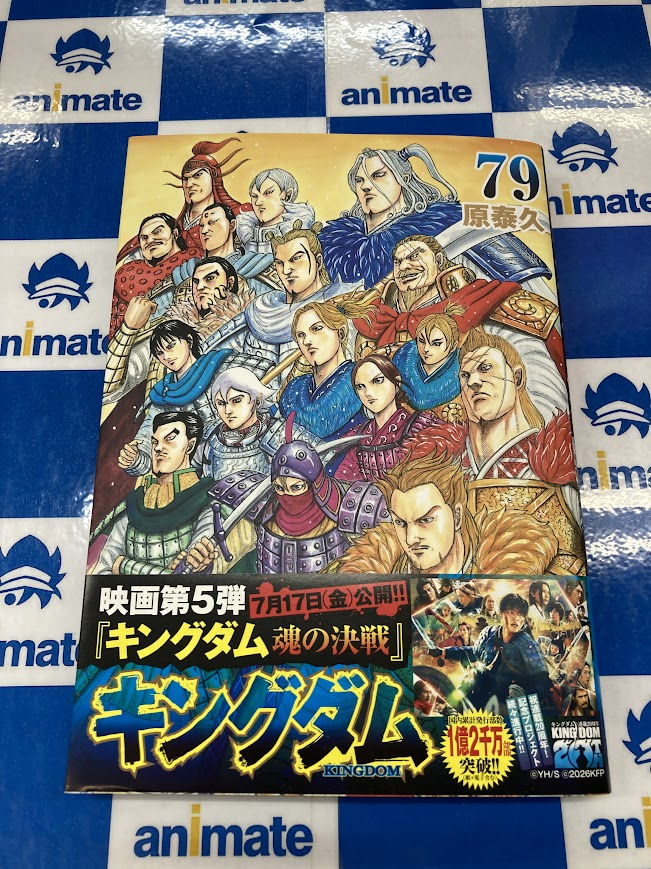 店内にて『キングダム』20周年記念ポスターも掲出中!!✨ ご来店お待ち