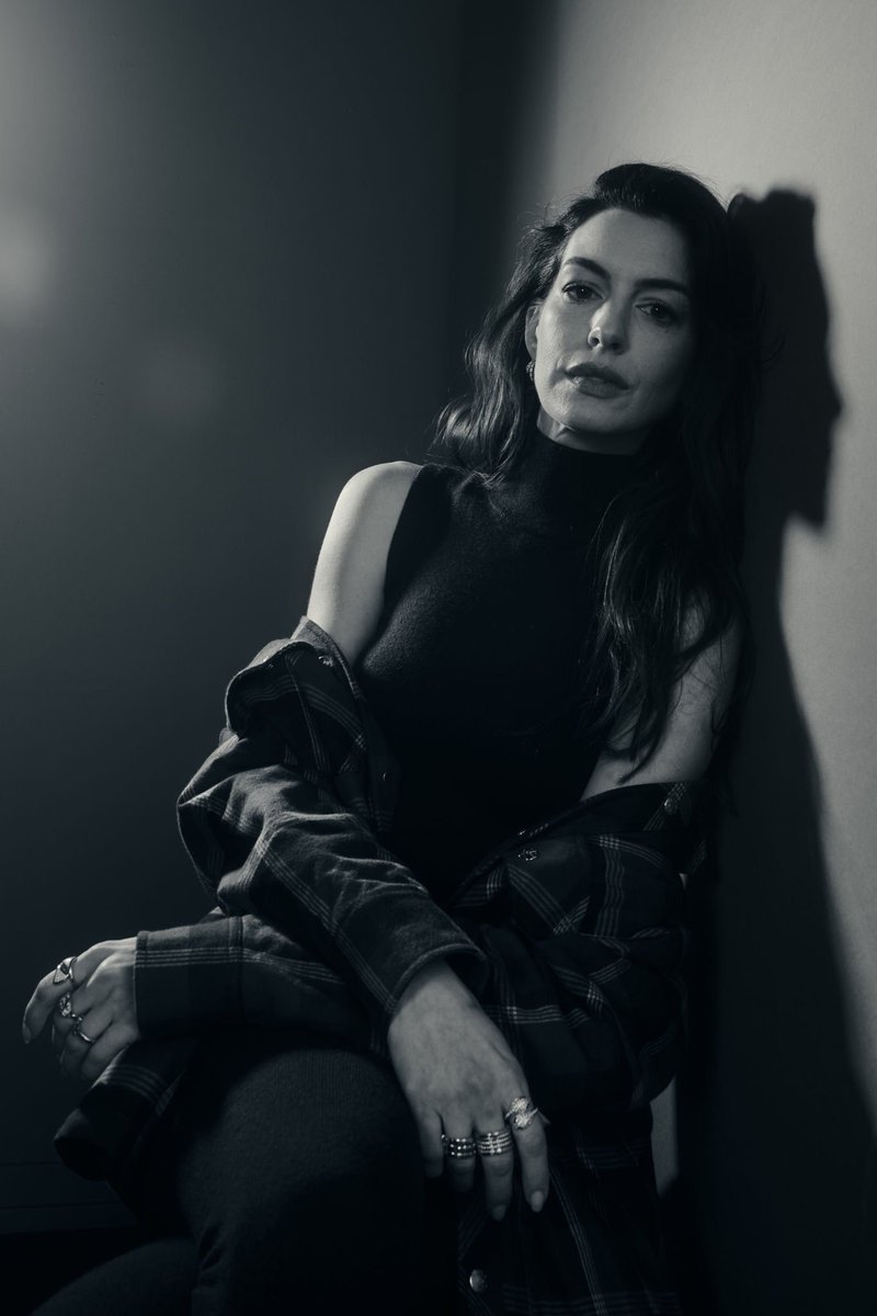Anne Hathaway Archives ⚔️ tweet media