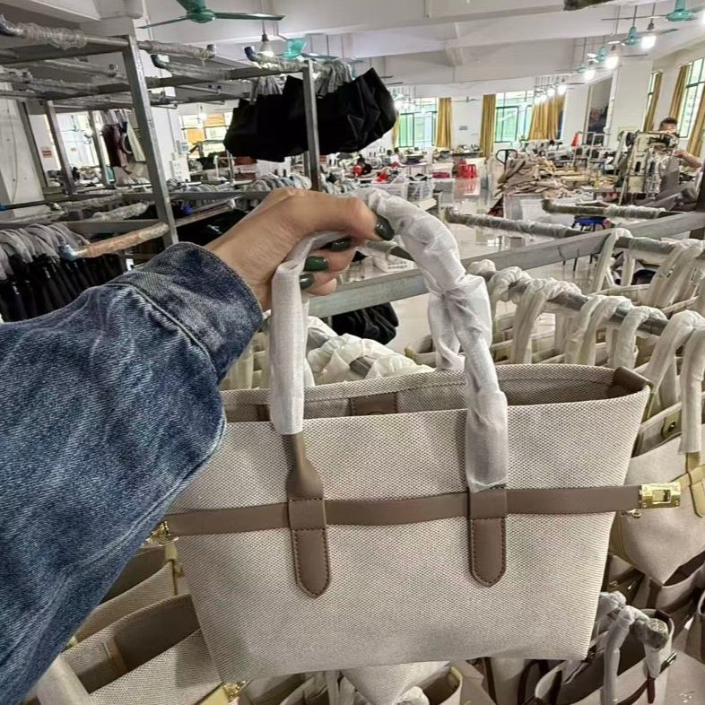 LixunBags's tweet photo. Many styles available with custom design, OEM/ODM, and bulk production support.
Feel free to contact us for more information and quotation!
👉 : https://t.co/mSQYX8t9Gf
📧 : 1216801868@qq.com
#HandbagDesign #CustomBagFactory #WomenHandbags #OEMODMFactory  #FactorySource   #fyp https://t.co/EbCNnxHsqg