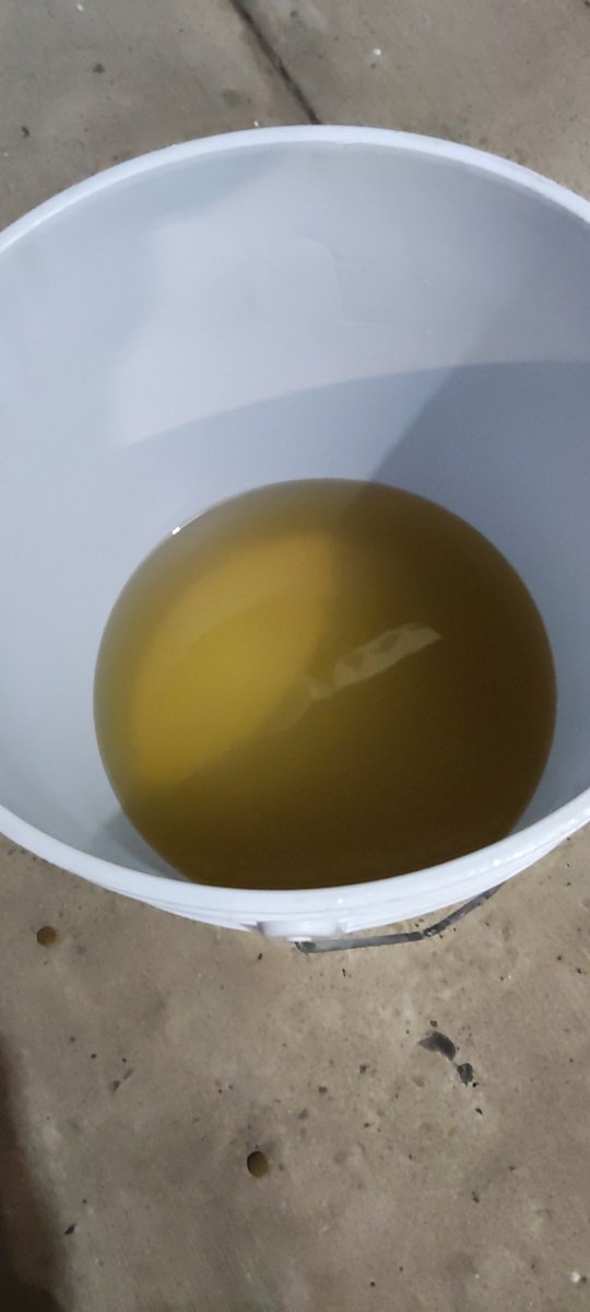 ImSo3sh's tweet photo. @siapagdl justo así está saliendo el agua en Terrazas residencial, no se soluciona, o sale el agua ultra clorada al punto que lastiman los ojos al bañarse o sale de este color ... Que onda? https://t.co/TBu5fakonP