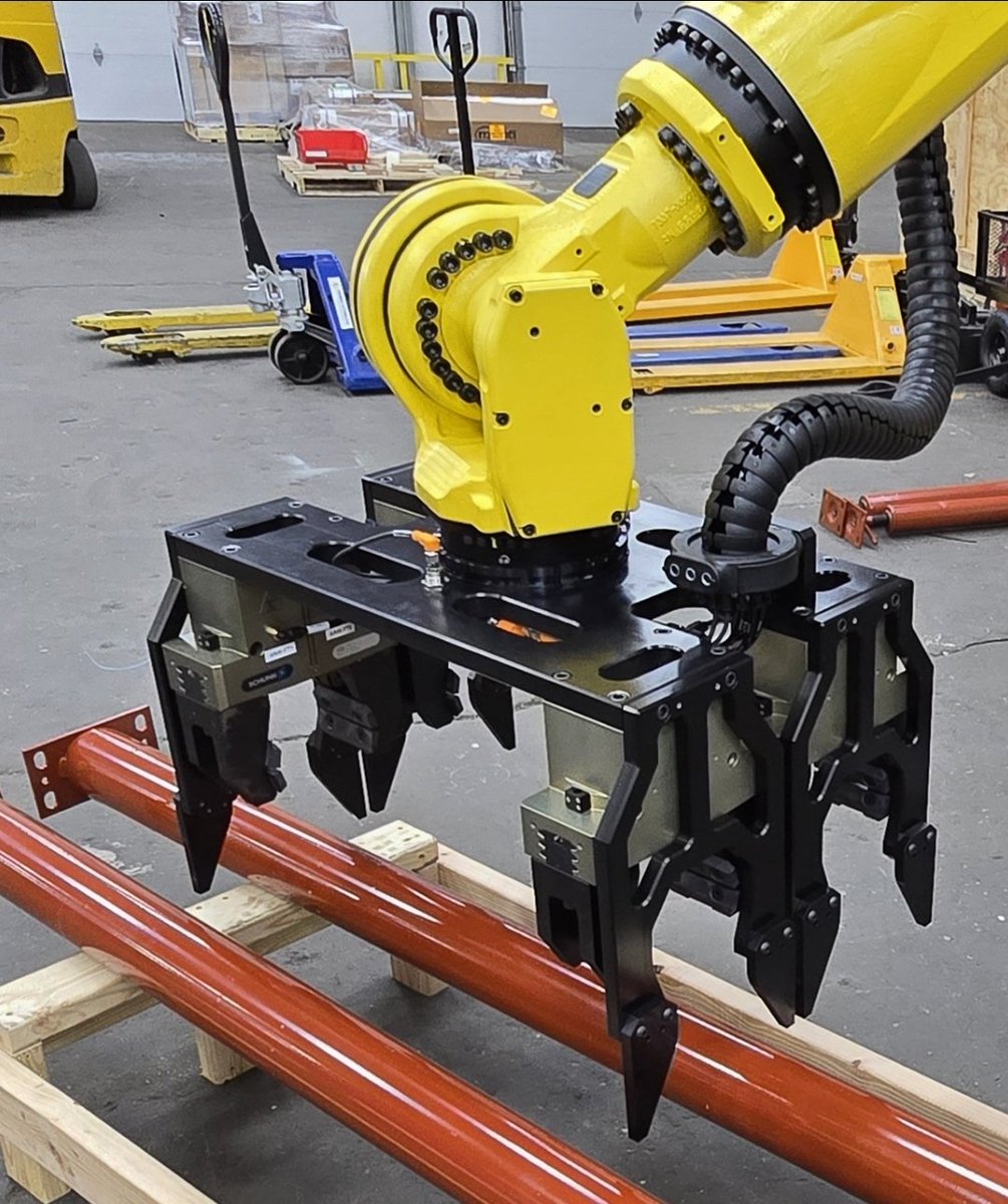SkinnyfatTony's tweet photo. Fanuc R2000iC/270F with a custom designed and built pneumatic gripper to hang basement support posts on a powder coat line. #fanucrobotics #industrialrobots #robotics https://t.co/Ar6QQC75pP