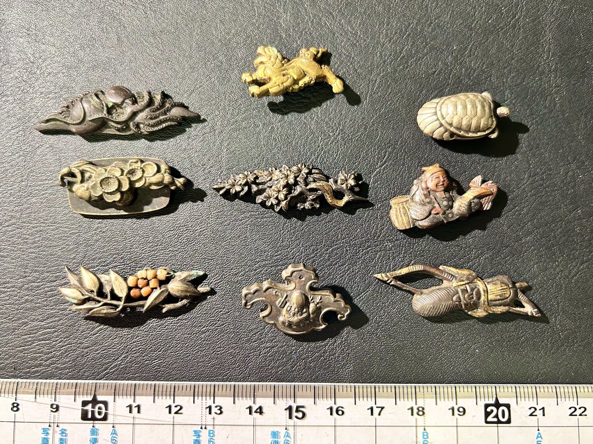 長寿守刀　蓑亀図目貫　刀袋付 刀の目貫のようですが、こだわった意匠ですね！ 蛸に梅に南天 麒麟に藤