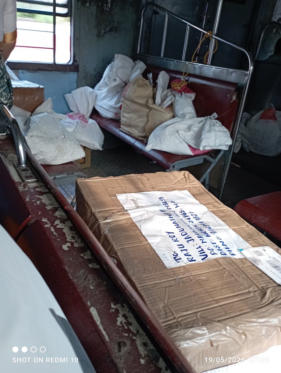DebuGaming1's tweet photo. India post staff occupied public seats in Train no - 31817

4th coach , behind the vendor coachq

Many people are standing but they have barricade the coach so that people are unable to enter. Kindly check @EasternRailway @drmsdah 
,@RailwaySeva

Complain id- 2026051902600 https://t.co/GEHyZTd5a0