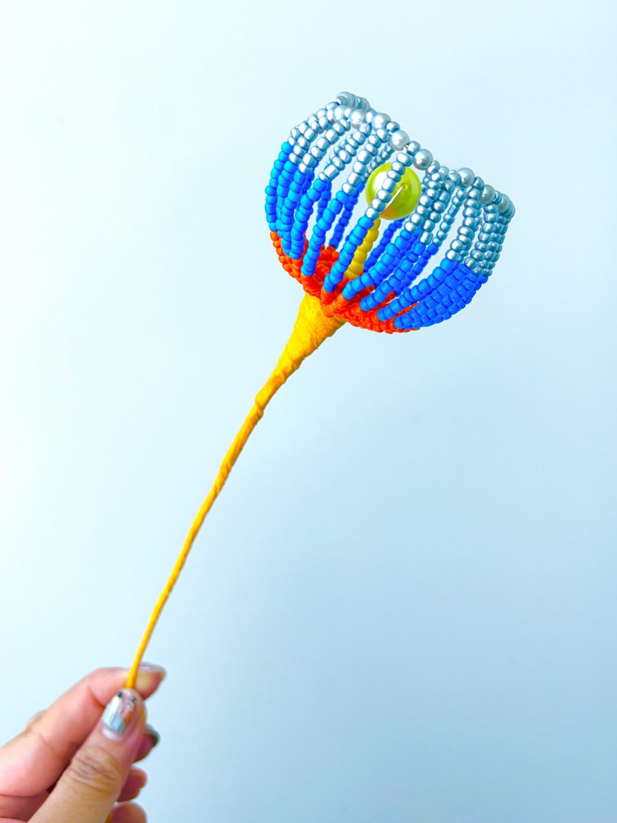 yule_310's tweet photo. ビーズフラワー🌼
一輪挿しにポンとさして
インテリアのアクセントに💙🧡

出展日 ５月23日（土） 出展名 yule ブース番号　南館4階　P88-89 @designfesta 
#デザフェス63
#デザフェスお品書き https://t.co/pPRcI2MiyD