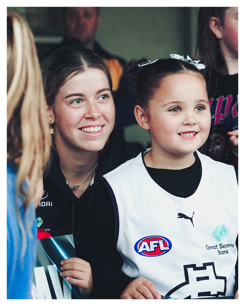 carltonfc_w's tweet photo. A special few days at community camp, visiting junior clubs and schools in Wodonga and Wangaratta 💙

Up next? Pre-season camp begins … 😤 https://t.co/imqSNoGyRO