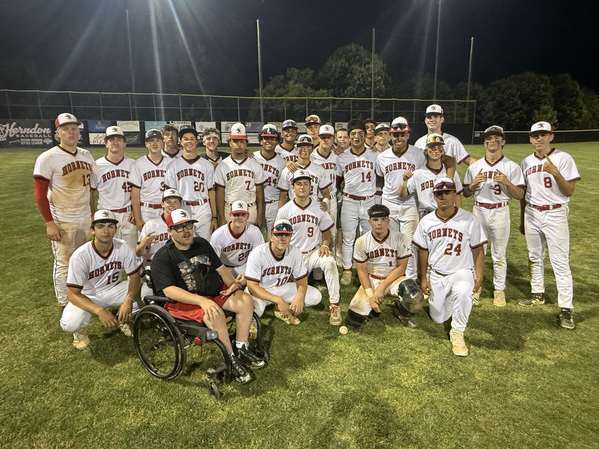 herndonsports's tweet photo. Varsity baseball pulls out the 8-7 win over the Statesmen and advances to the semifinals!

Next up: Yorktown tomorrow at 7 PM.
Keep it rolling, Hornets! ⚾🐝 #GoHerndon https://t.co/tHvZQ6N2Ul