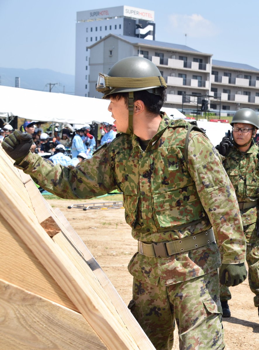 campoomura's tweet photo. #長崎県 #諫早市 本明川総合水防演習に #第16普通科連隊 と #第４施設大隊 が参加しました。発災後の連携要領を関係機関と確認しました。

梅雨シーズン到来直前‼️
皆様も普段から災害に備えて下さい☔

#campoomurapr
#大村駐屯地 https://t.co/6NrkbV1Nh5