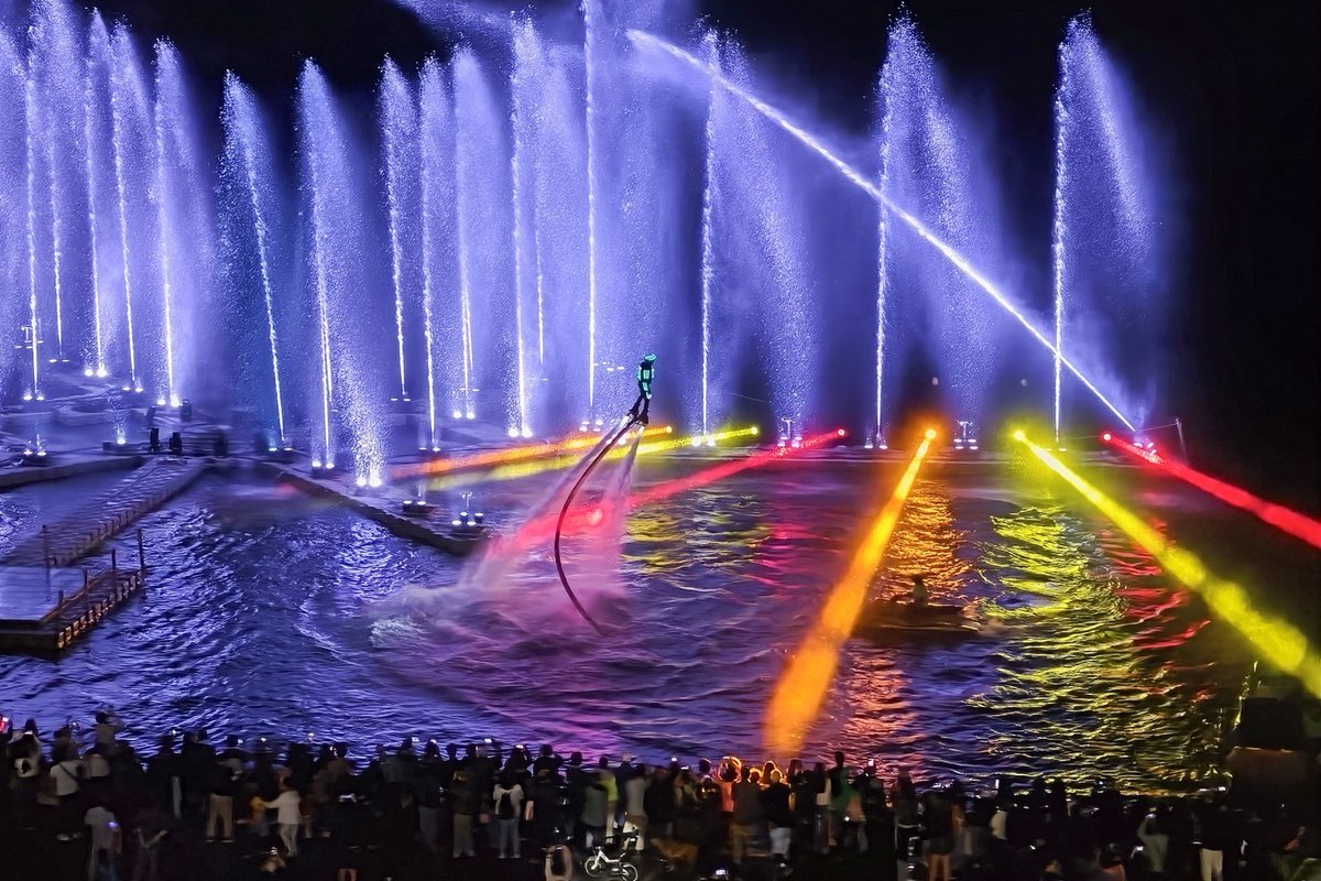 NewTaipeiGov's tweet photo. The 2026 #Bitan Water Show is lighting up #Xindian with upgraded visuals and immersive sound effects. This dazzling nighttime spectacle runs every 30 minutes from 6:30–9 PM through June 14. Come experience the magic in person!☄️✨
📸Justin Cheng https://t.co/od4mf1IFog