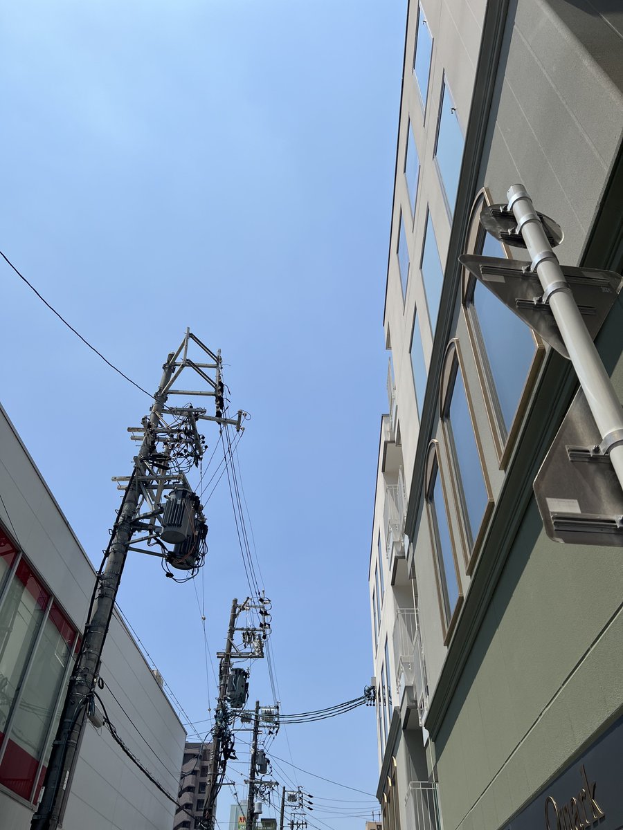 909_lab_osu's tweet photo. おはようございます☀️
今日も気持ちの良い青空が広がってますね！
気温も調子良くとても過ごしやすい😊
暑さに負けず良い1日をお過ごしください♪

#大須
#大須商店街
#夏日和
#青空
#ロレックス
#Rolex
#GMTMASTER2 https://t.co/FUFV21Iz5n