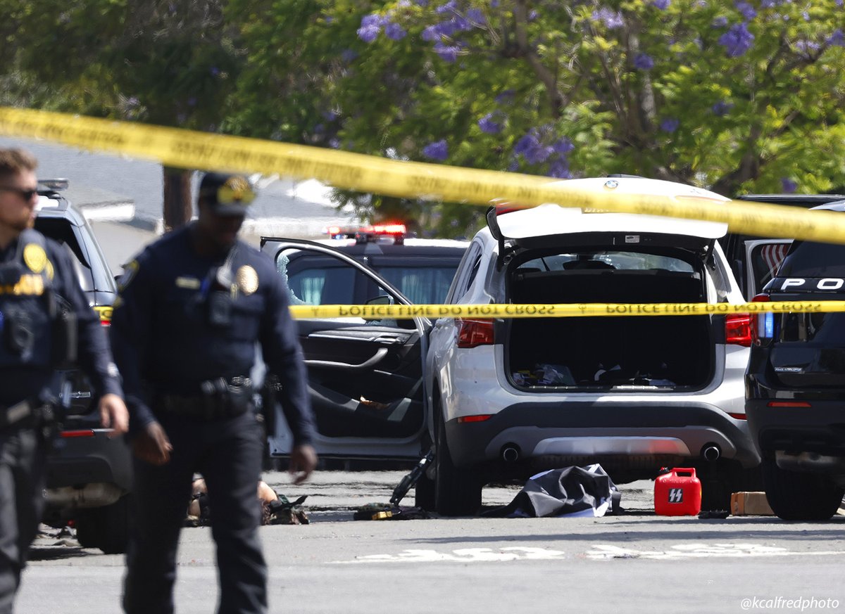 KCAlfredPhoto's tweet photo. Three people were fatally shot at the Islamic Center of San Diego Monday with the two suspects, ages 17 and 18 apparently killed themselves a few blocks away. https://t.co/AT35LHOwmj
