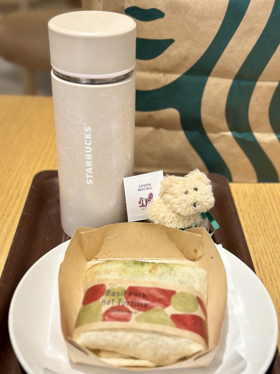 _roko's tweet photo. 今日はダブルスターデーなので、いつものデカフェのハウスブレンドコーヒー豆購入と飲食を☕️
バジルポーク ホットトルティーヤはお肉ゴロゴロ入って美味しんだけれど、肉の入り具合に当たり外れあるみたい今日のはイマイチだった
#スタバ 
#ダブルスターデー https://t.co/KWsJ0Zpn33