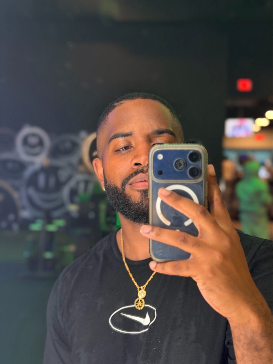 BackToMichael_'s tweet photo. EōS, the supreme gym that u are https://t.co/iR6WJtMVix