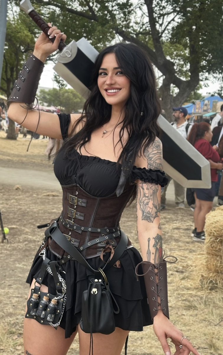 Mushyee's tweet photo. was Guts at the ren faire 🖤 https://t.co/GEedwPWlOM