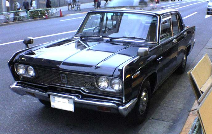 cobby_jp's tweet photo. デボネア（1964〜1999）
35年間・3世代にわたって生産された三菱の高級車。主な顧客は三菱グループの重役で、一般的な知名度は高くなかった。なかでも初代は1964年から1986年まで22年間にわたってデザインをほぼ変えずに製造し続けたことから、「走るシーラカンス」という異名をとった。COBBY https://t.co/KWDZqGJRIP