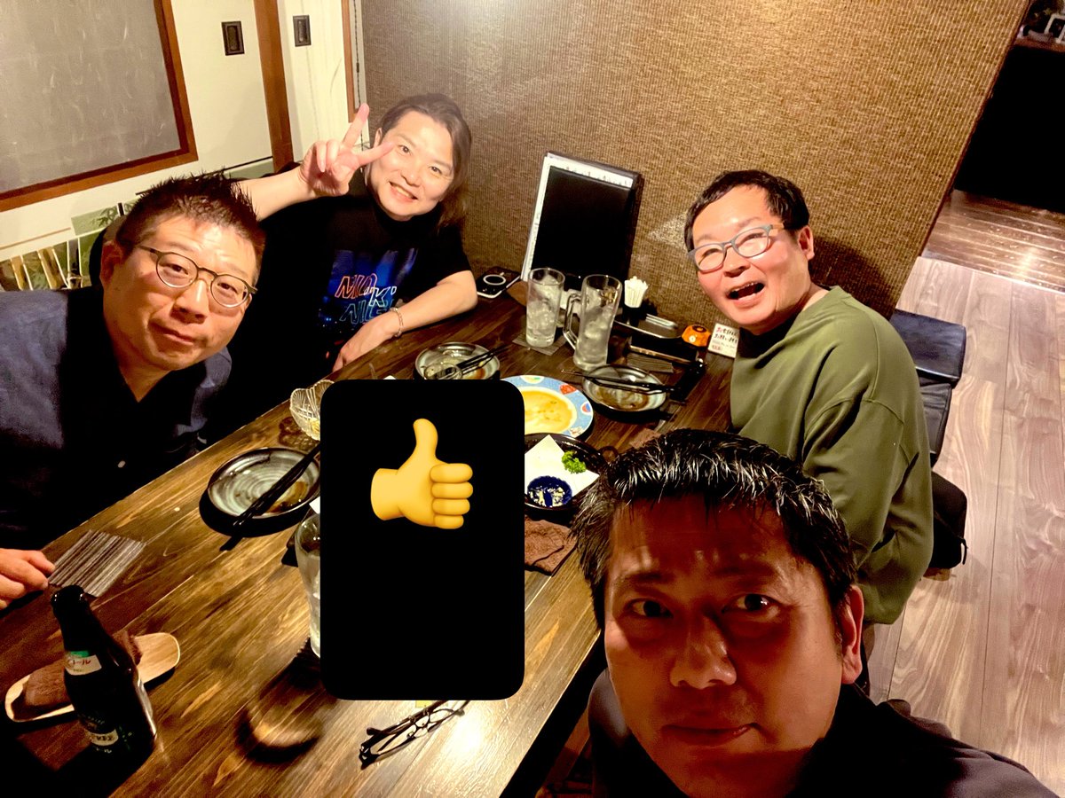 Kaga_Manabe's tweet photo. そしてワンマンライブ2連チャンで、まぁまぁやられておりましたが、ちょいと帰郷。
昨夜は高校の吹奏楽部のメンバーと宴会🍻
懐かし話や現状の話で盛り上がって、あっという間の楽しい時間でした〜😊

ちょっと夜道を歩きましたが、街灯なくてほんまに真っ暗すぎてスマホで🔦笑
でも星綺麗でした✨ https://t.co/nMjYJLRVJE