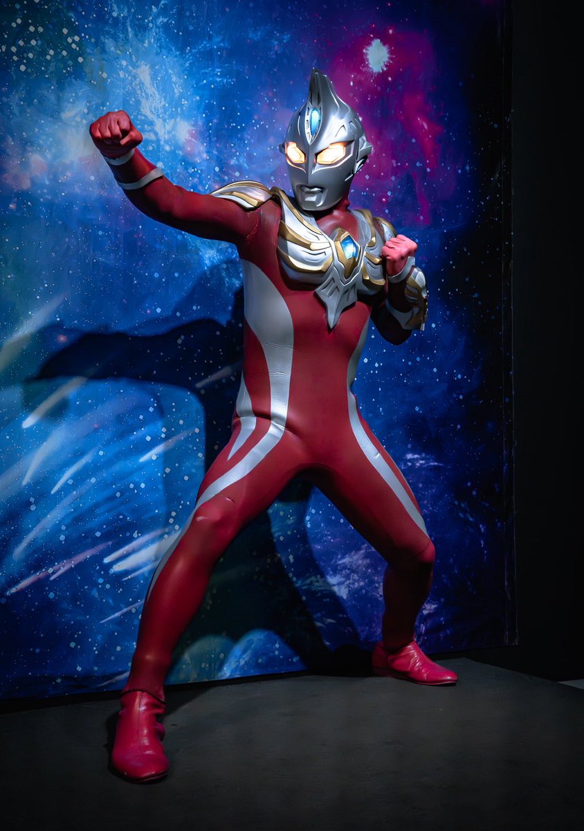 横からパンチを打つ #ウルトラマンマックス #ウルトラマン60周年展