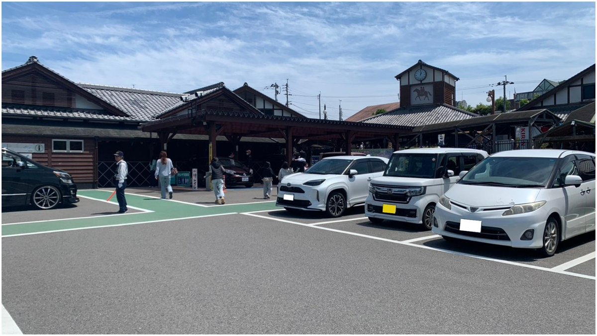SER__1987's tweet photo. 【GWの安心・安全をサポート】
 5/2〜6の5日間「道の駅 北川はゆま」にて臨時警備を実施！のべ18名の隊員が満車の駐車場や歩行者の安全誘導を徹底サポートいたしました。他現場も含め、連休中の地域を守った隊員の皆さんお疲れ様でした！
https://t.co/aDVE40wQZK https://t.co/FtHeDI57yq