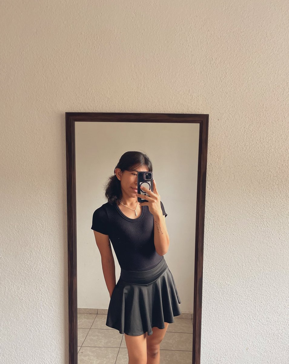 ALEXIA_DLL's tweet photo. Aburrida 🥱 
#trans #gay #latina #Querétaro #fypシ゚viral https://t.co/VyyxmID6vp