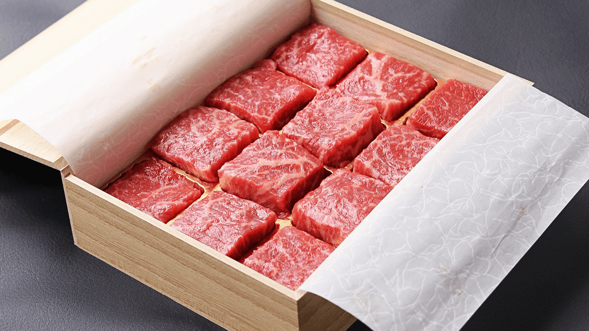 seiniku_azuma's tweet photo. ★商品のご紹介
【～雅（みやび）～ 手ノ子牛モモ肉食べ比べボックス】
税込6,000円
https://t.co/aRHC1cBZBT

手ノ子牛の４種類のモモ肉を���カジュアルに食べ比べできるセット。
かわいらしい小箱の中に、様々な味わいを詰め込んだ一品です。

#商品紹介 #精肉あづま #父の日 #ギフト #限定 https://t.co/wD4nVUSM7q